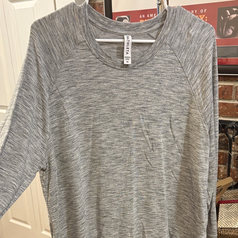 Athleta Heather Gray Long Sleeve Shirt